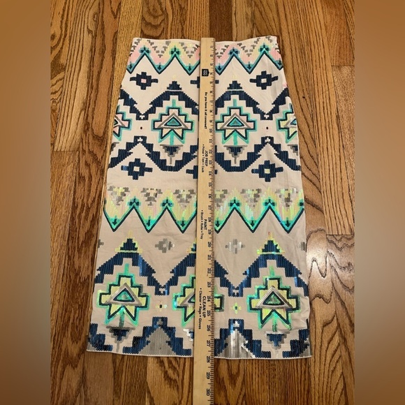 Express Women’s Pencil Skirt Size S Sequined Aztec Design  Zip Full Line - Picture 6 of 6